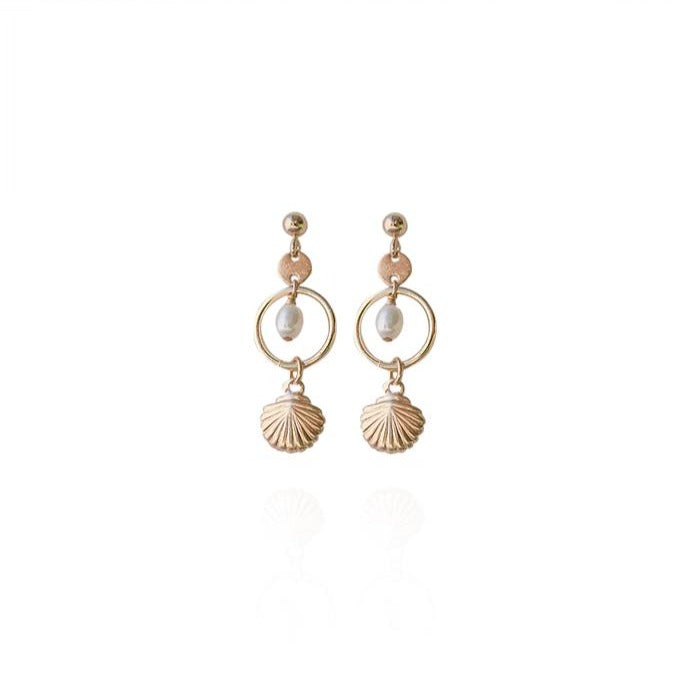 Pearl and seashell stud gold earrings 