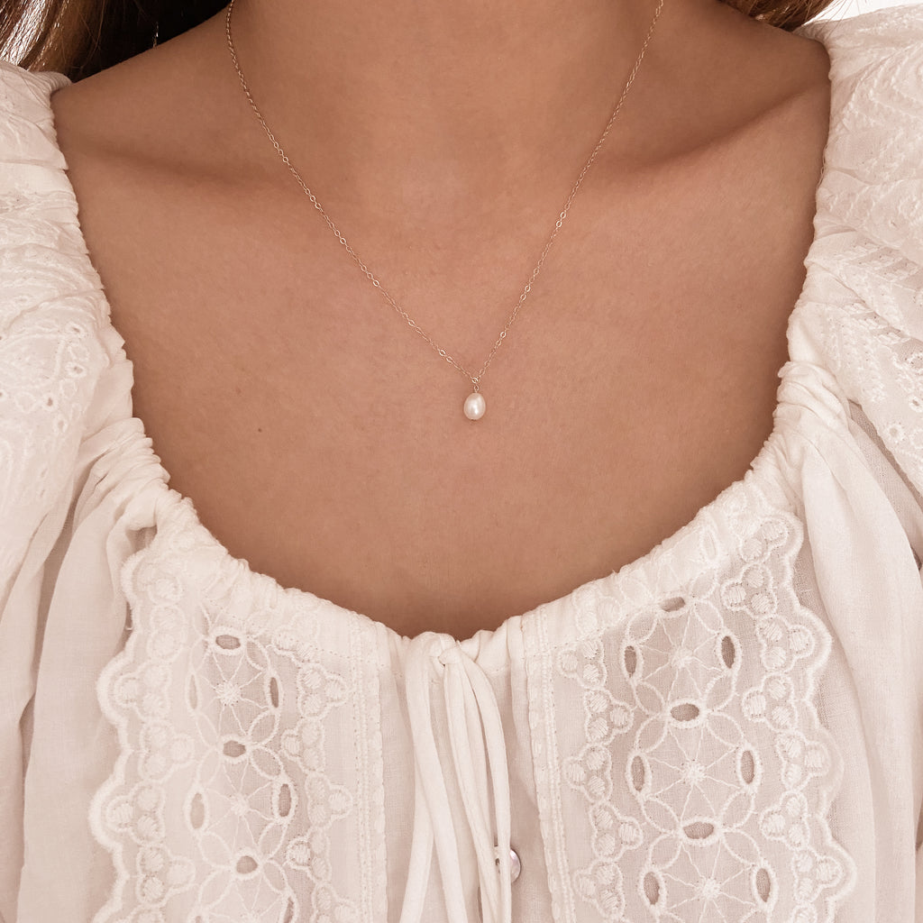everyday dainty pearl necklace