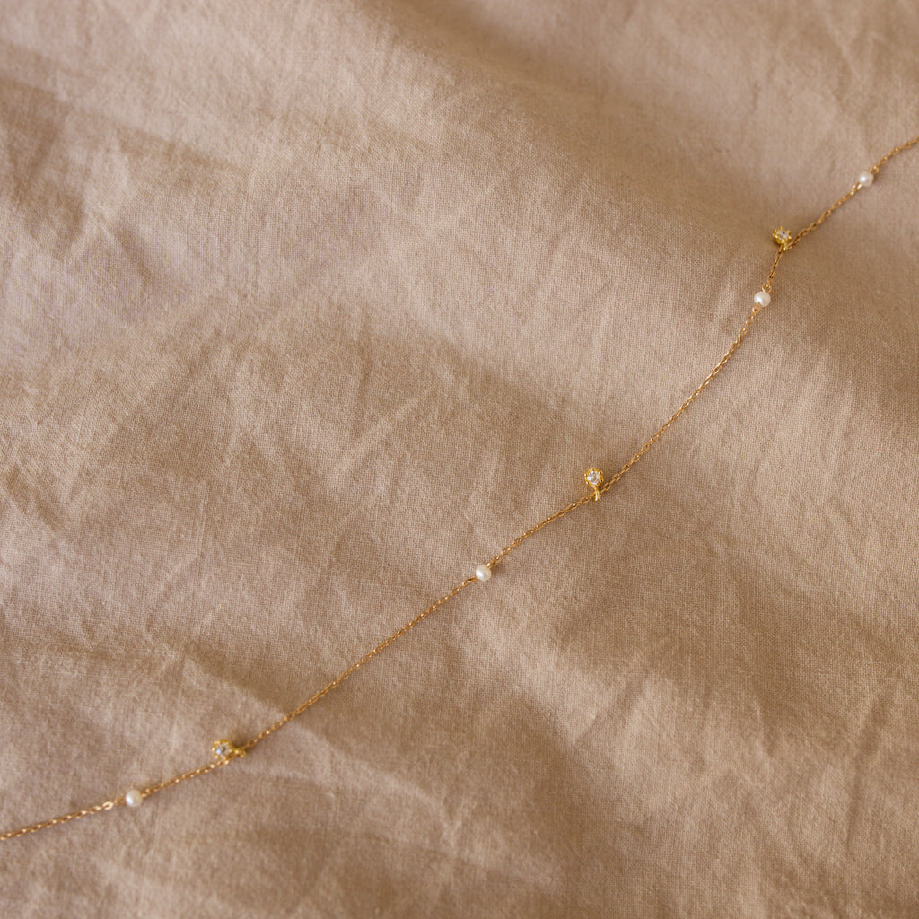 gold necklace with pearls