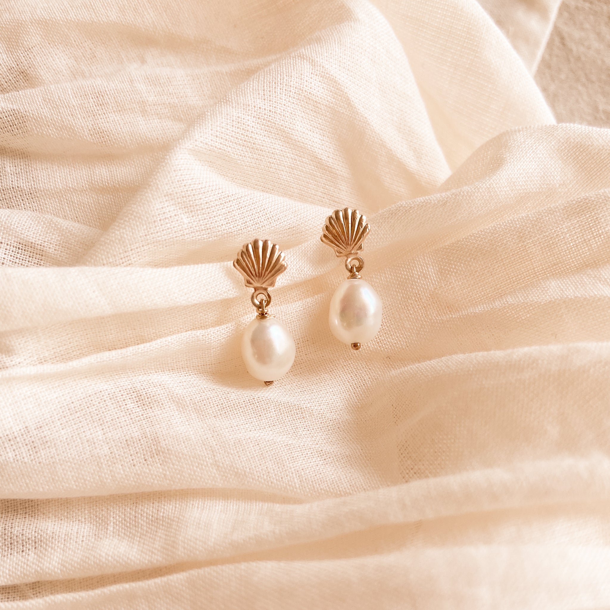 Pearl earrings online 2025